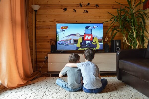 Kids watching TV | DIRECTV ENTERTAINMENT channels